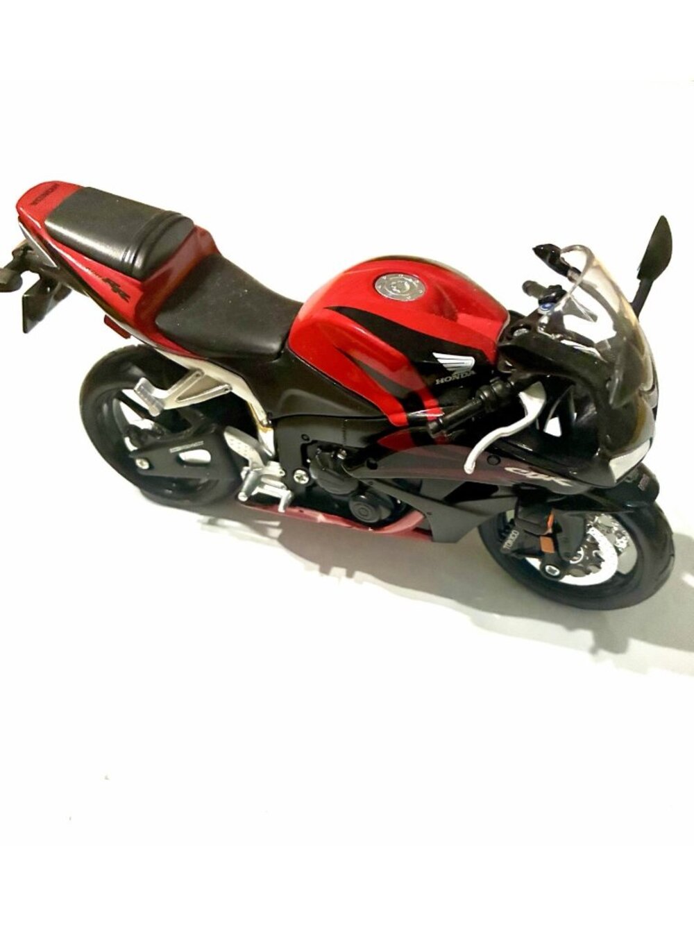 Honda CBR600RR Motorcycle 1:12 Scale Plastic Model Maisto Red Black